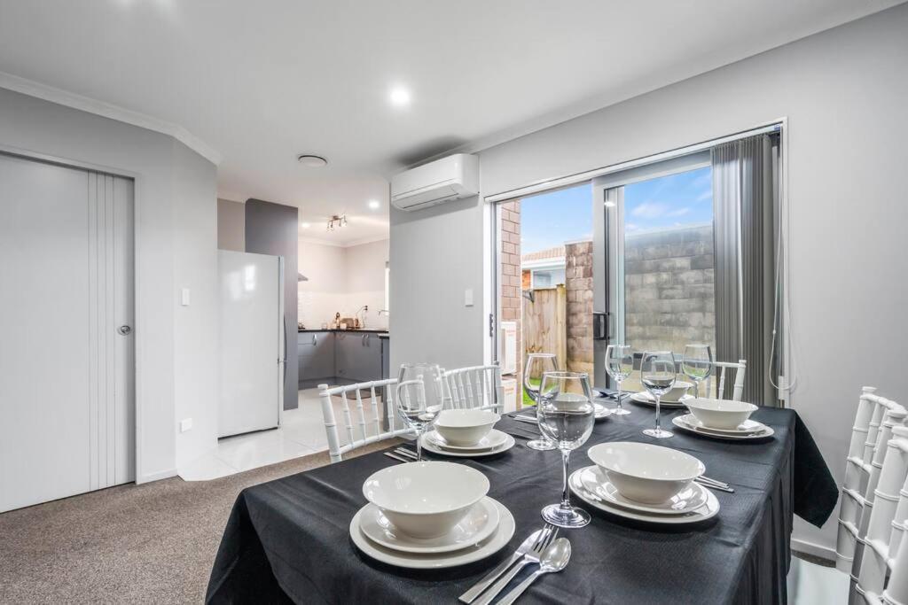Airport & City At Your Doorstep! The Central Charm Auckland Exterior photo